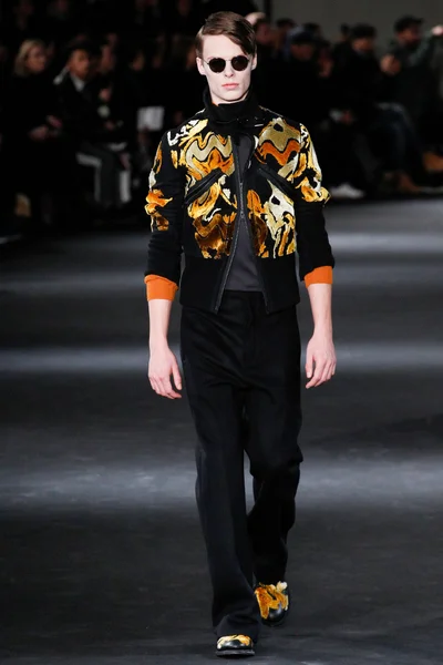 Look 25